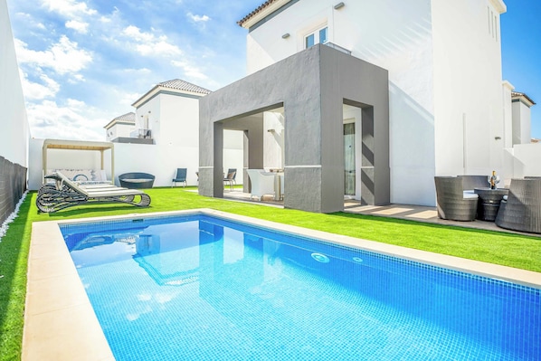 Een verwarmd zwembad