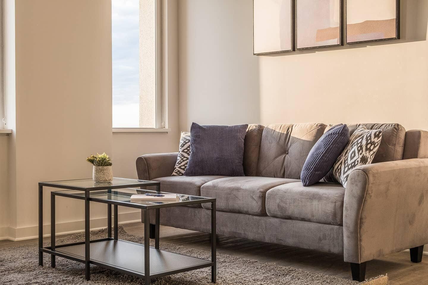 Frontdesk | Kansas City Apt with Downtown Views