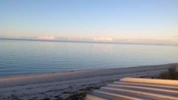 Na praia