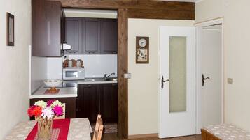 Frigorífic, microones, forn i placa de cuina