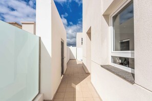 Property grounds - Villa Dahlia - Four Bedroom Villa, Sleeps 8 (Costa Adeje)