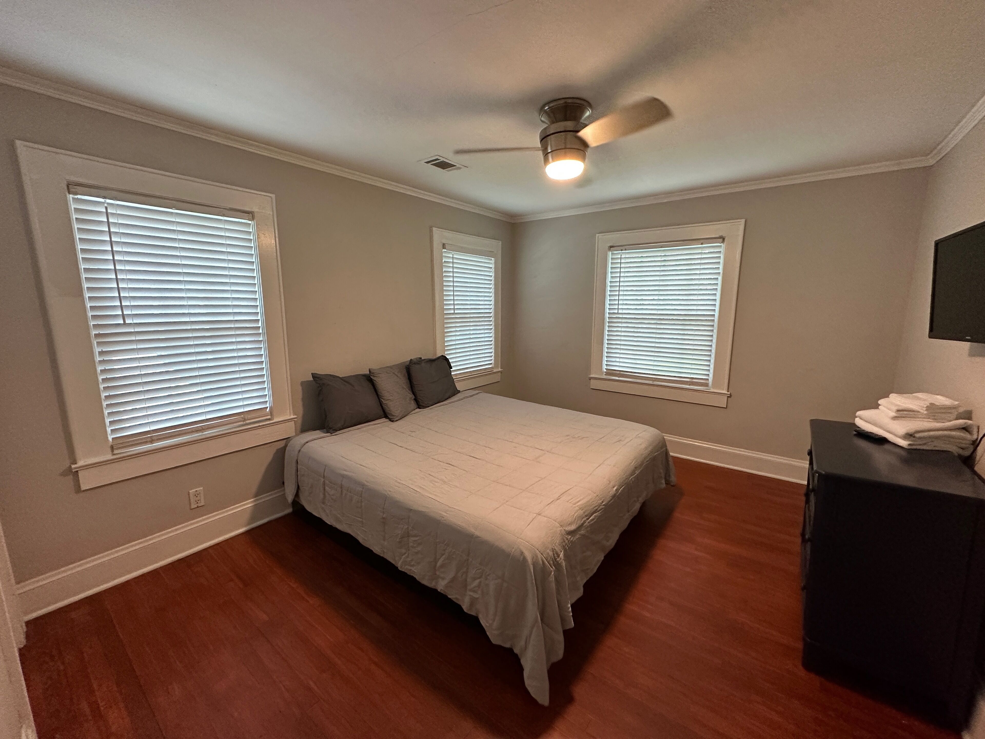 8 Guest Home 25 Minutes From Downtown