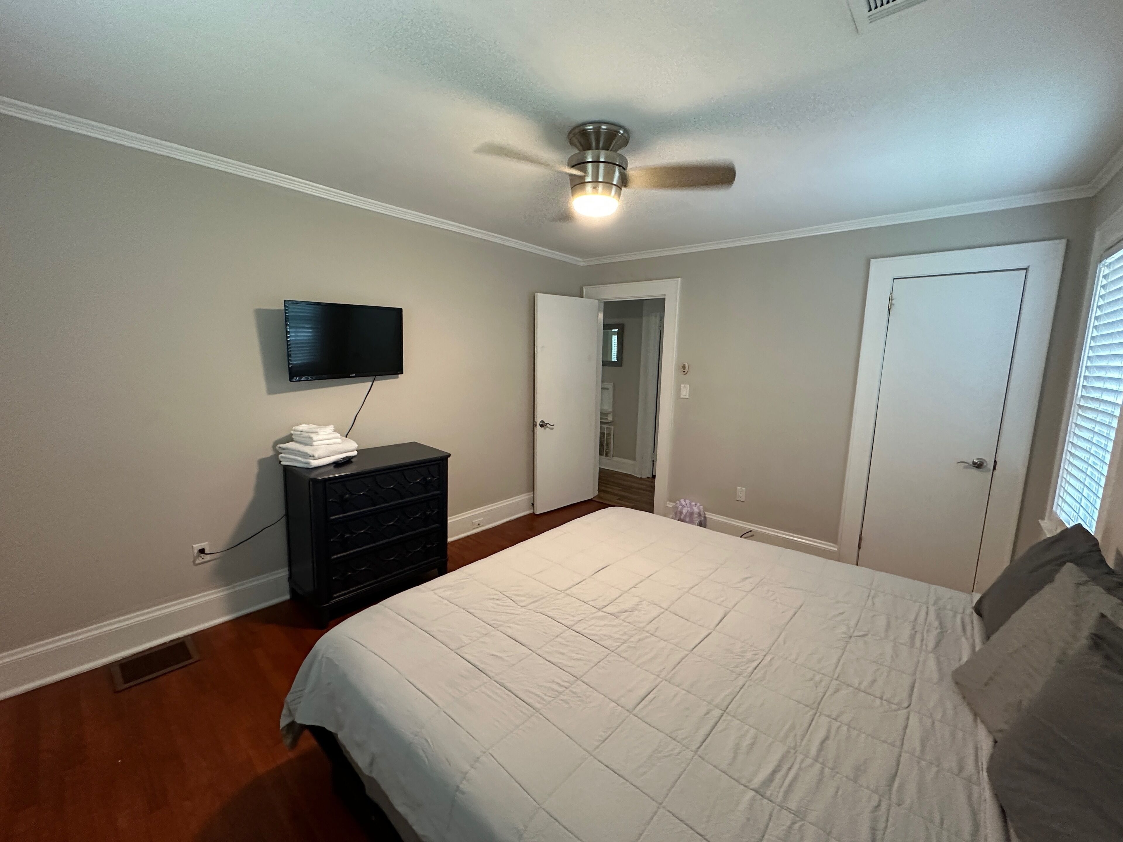 8 Guest Home 25 Minutes From Downtown