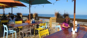 Family Group Retreat House med tilgang til bassenger, golf og tennis nær stranden