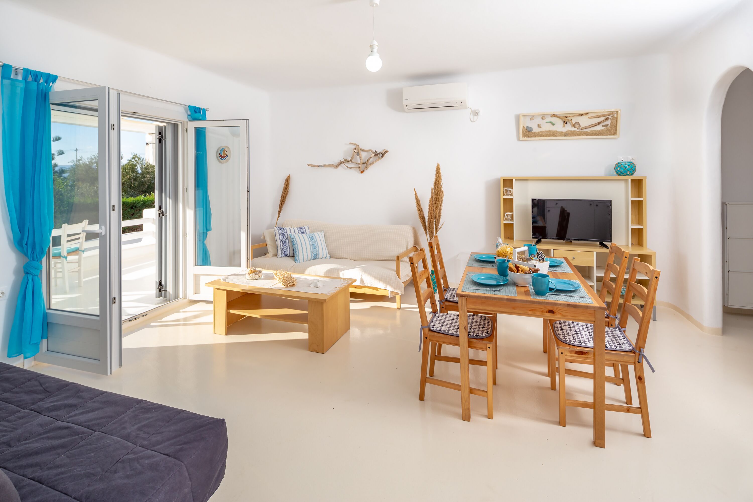 Enjoy your stay at Karystos Villas with a wonderfull view over the sea!