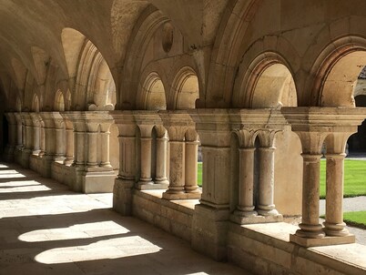 La casa y su jardín en el canal de Borgoña.