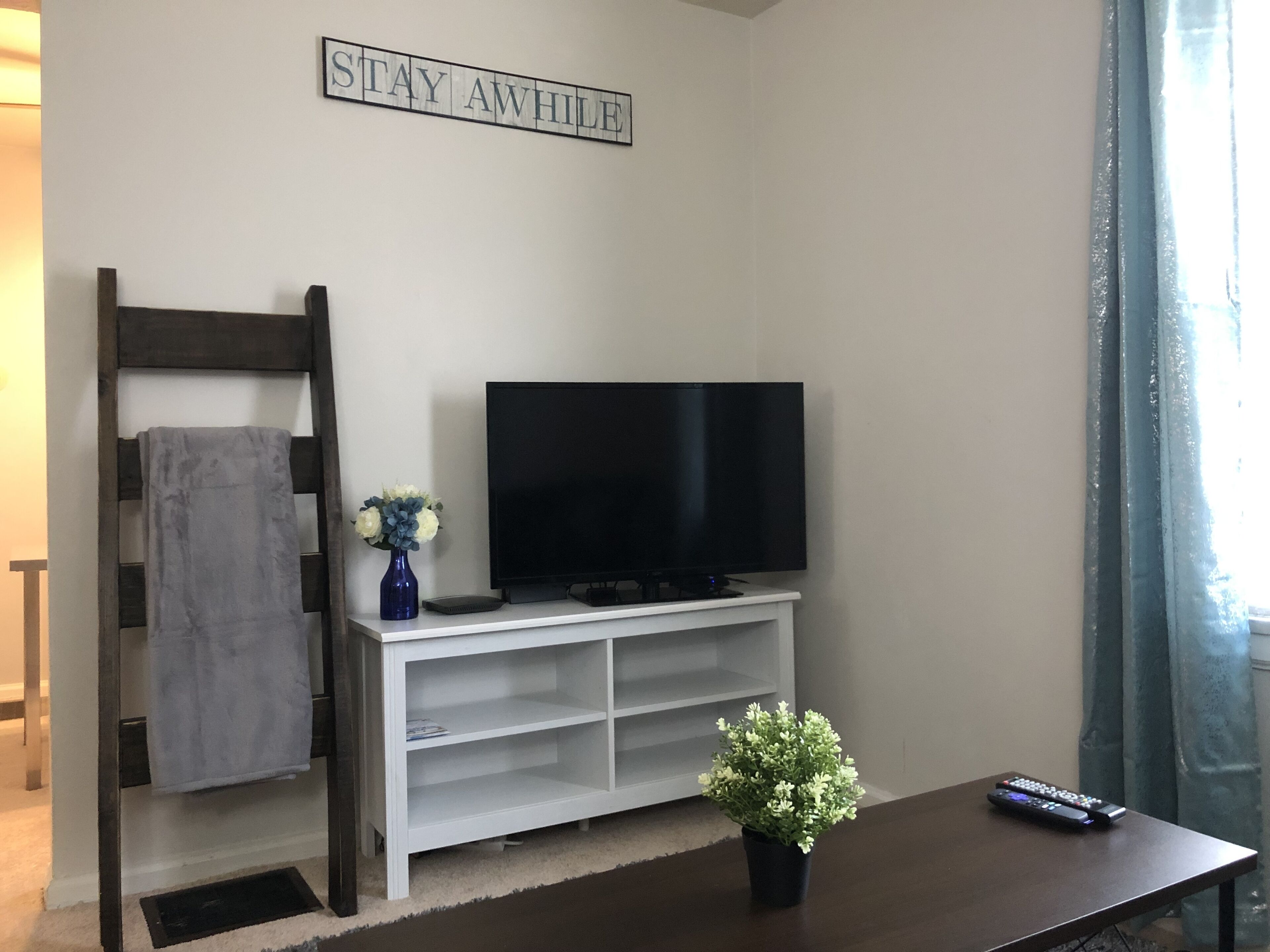 Stay Awhile! welcoming 2 Bedroom 1 bath home