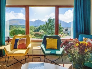 Unclassified image, 2 of 24, button