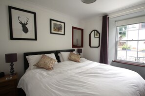 1 slaapkamer, een strijkplank/strijkijzer, gratis wifi, beddengoed