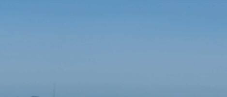 Playa en los alrededores y camastros