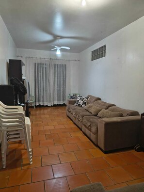 LED-televisio, DVD-soitin, stereot