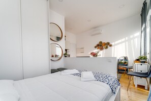 1 slaapkamer, een strijkplank/strijkijzer, gratis wifi, beddengoed