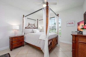 4 Schlafzimmer, Schreibtisch, Bügeleisen/Bügelbrett, Reisekinderbett