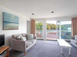 TV - 1 bedroom accommodation in Fowey (Fowey)