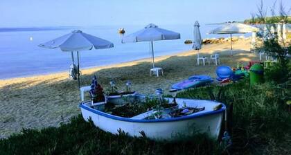 Apartamento "Santa Bárbara" para 4 personas directamente en la playa de Nikiti