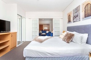 1 chambre, fer et planche à repasser, Wi-Fi gratuit, draps fournis