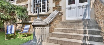 6-bedroom house near beach with WiFi and playroom