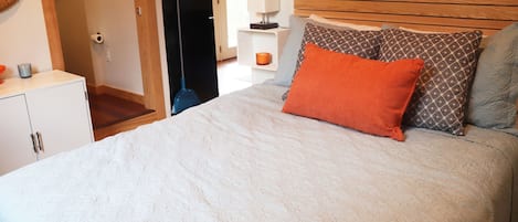 1 bedroom, memory foam beds, desk, iron/ironing board
