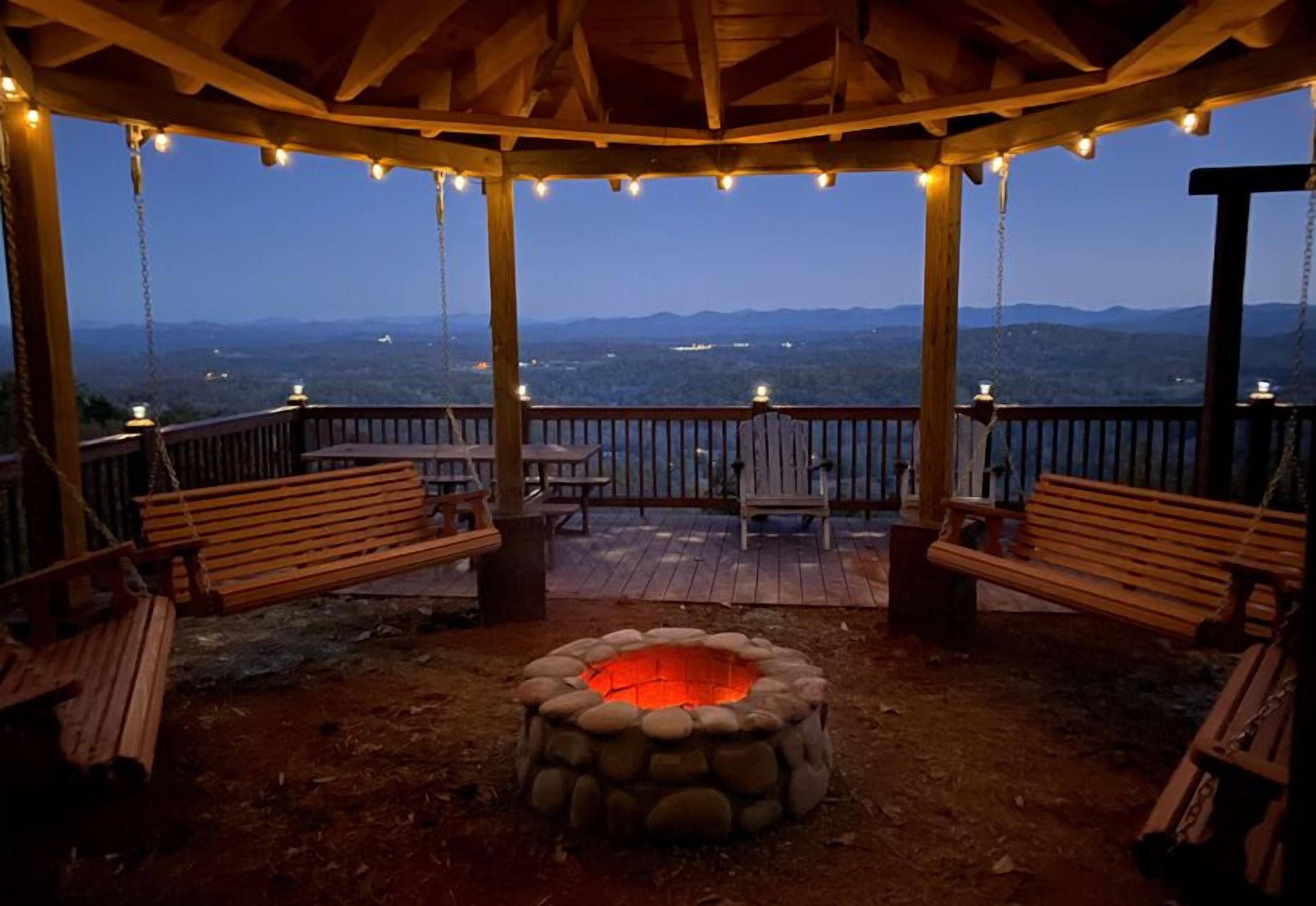 Blue Mist Heaven- Pet Friendly | Outdoor Fireplace | Screened Porch