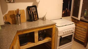 Oven, stovetop, electric kettle, toaster