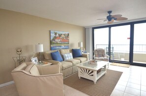 Condo, 2 quartos | Sala de estar