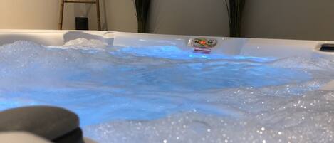 Indoor spa tub
