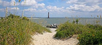 23 Center| Sunny Side Up |Central Location | Walkable to Pier and Restaurants