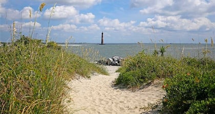 23 Center| Sunny Side Up |Central Location | Walkable to Pier and Restaurants