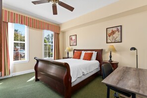 3 slaapkamers, een strijkplank/strijkijzer, reisbedje, gratis wifi