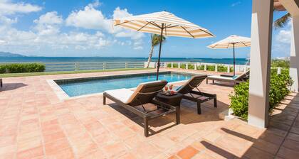 Villa Bramasole direkt am Wasser hat 3BDR in der Nähe von Restaurants und Geschäften