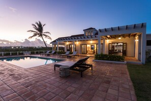 Alberca al aire libre 