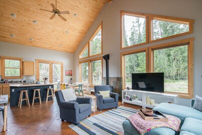 Escape to Privacy, Views, and True Colorado Mountain Living - Alma, CO
