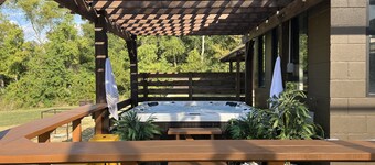 The Retreat at Hempstead - Lodging & Events! Sleeps 28, Events up to 100 guests.