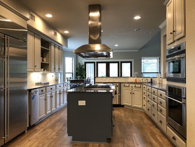 The Retreat at Hempstead - Lodging & Events! Sleeps 28, Events up to 100 guests.