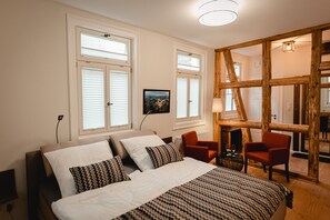 1 bedroom, desk, travel cot, free WiFi