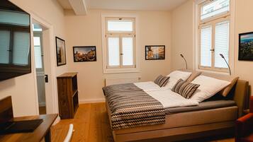 1 bedroom, desk, travel crib, free WiFi