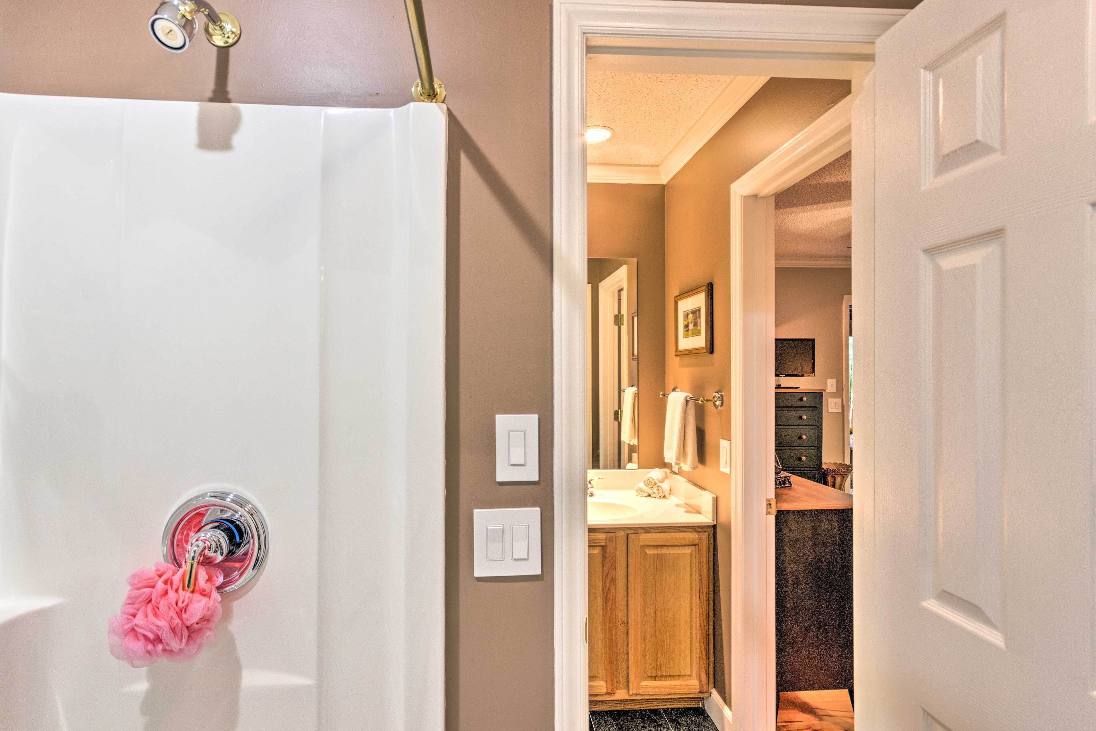 Stunning Beech Mountain Cabin w/ Porch + Hearth