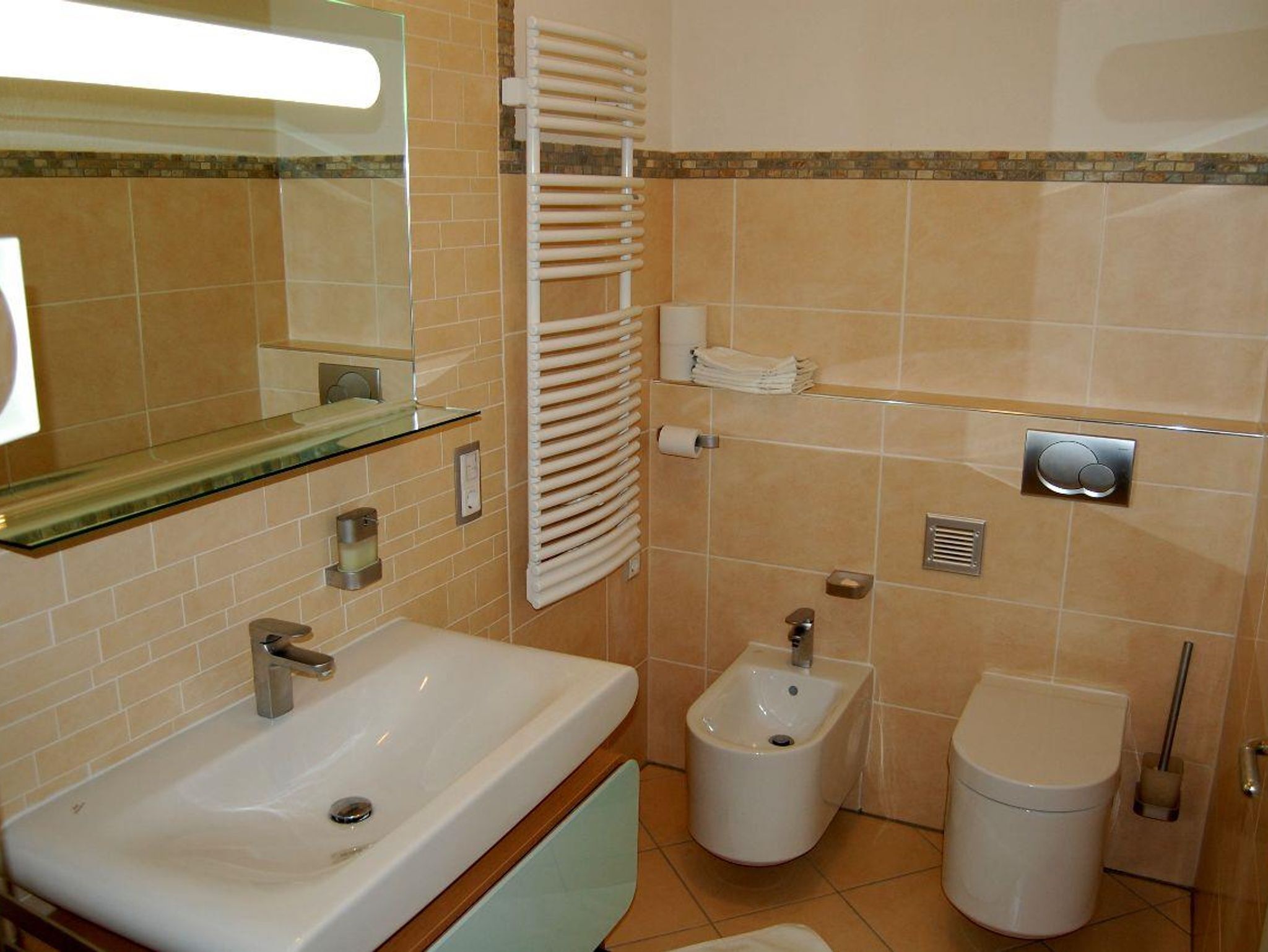 Apartment "Mathener Burg" - apartment / apartment, shower, toilet, living room / bedroom