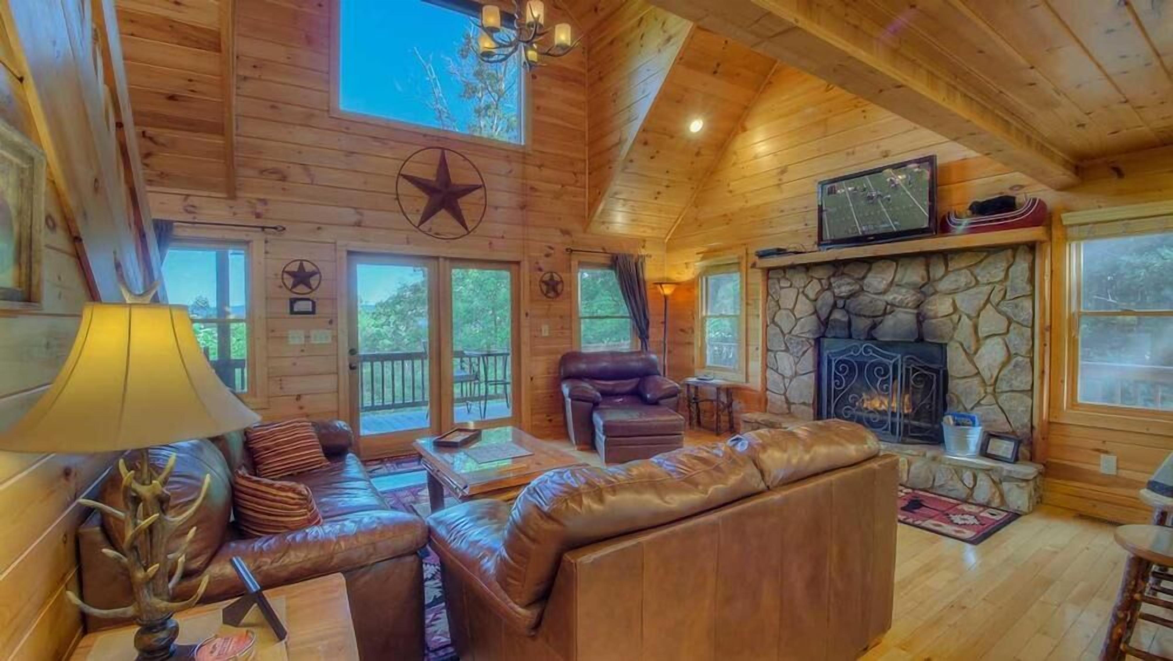 Sunset Lodge- 2 BDR with Billiards | Large Stone Fire Pit | Views Galore
