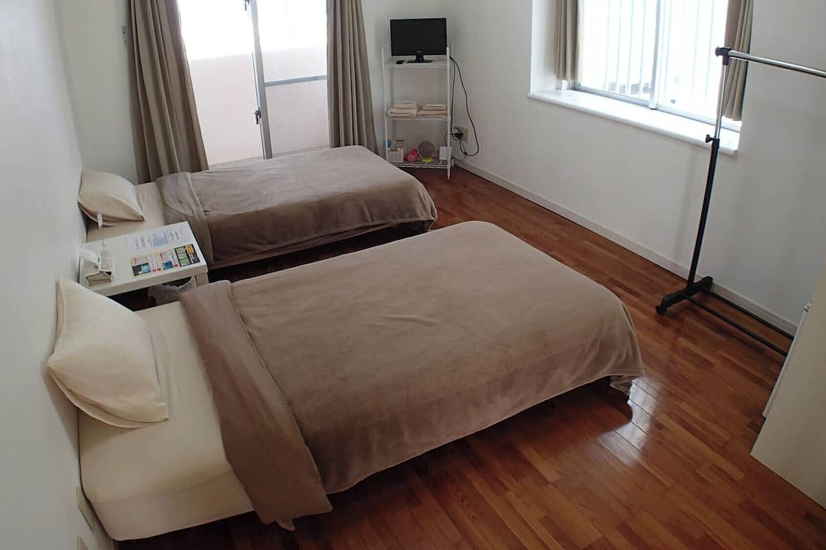 WiFi (free), bed sheets