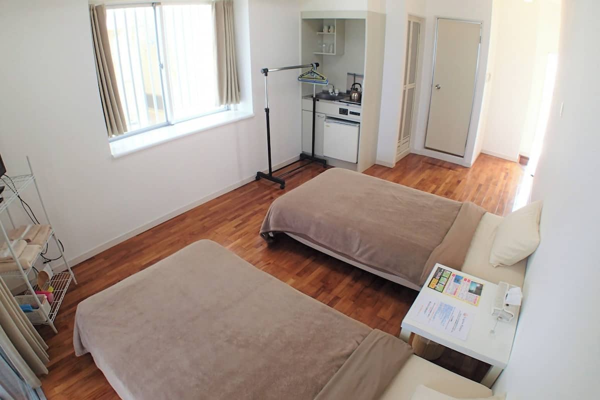 WiFi (free), bed sheets