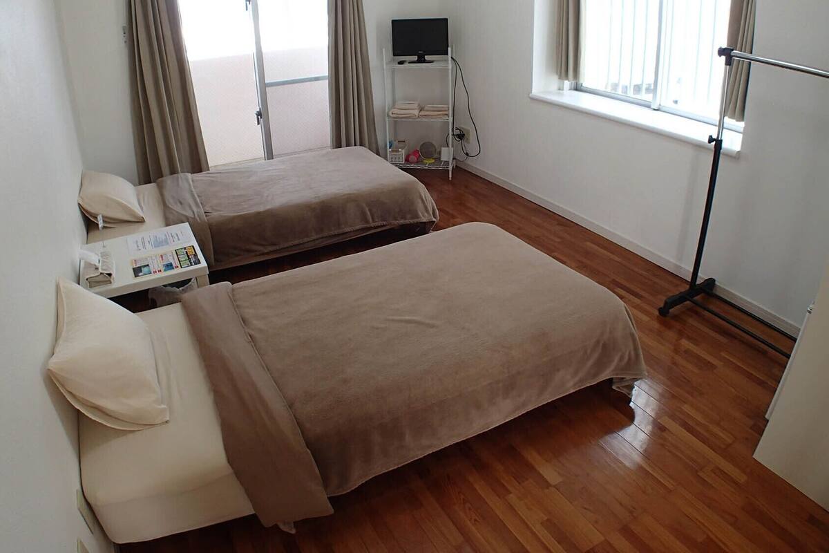 WiFi (free), bed sheets