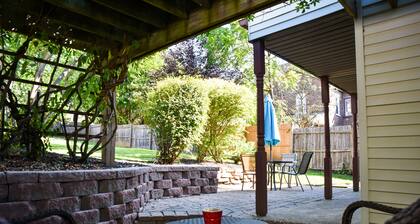 Excelente ubicación, ideal para familias, a pie de Main St, cerca de todo