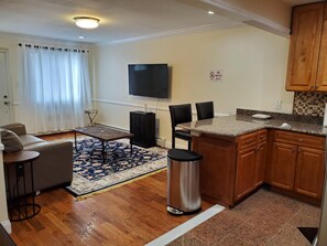 Smart TV - 1118-1 First roll out loud (Queens)