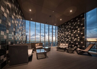 1br park24, Lux Condo city Cente, 500m bts E5, SkyTop Pool