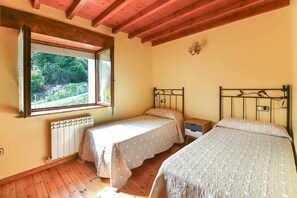 2 bedrooms, iron/ironing board, travel cot, bed sheets - Casa Paula - Near the beach and Hiking (Picones)