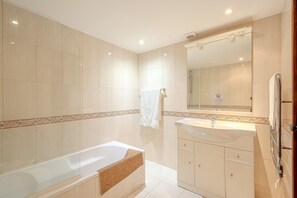 Hair dryer, towels - T2 Casa Albufeira - Resort Pool & Sun Terrace (Albufeira)