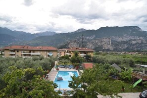 Outdoor pool - AGRITUR MICHELOTTI ~ 3-ROOM APARTMENT 4 ADULTS 2 CHILDREN 2 (Bolognano-vignole)