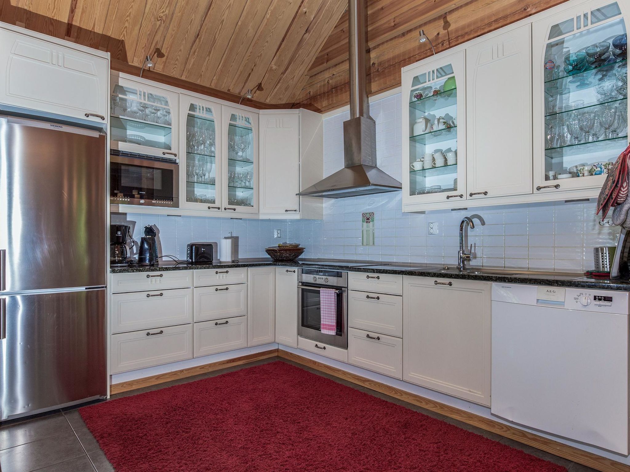 Fridge, microwave, dishwasher, cookware/dishes/utensils