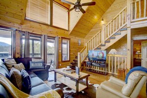 Älytelevisio, takka, pöytäjalkapallopöytä